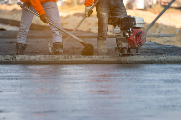 Best Concrete Walkway Installation  in Clarksdale, MS